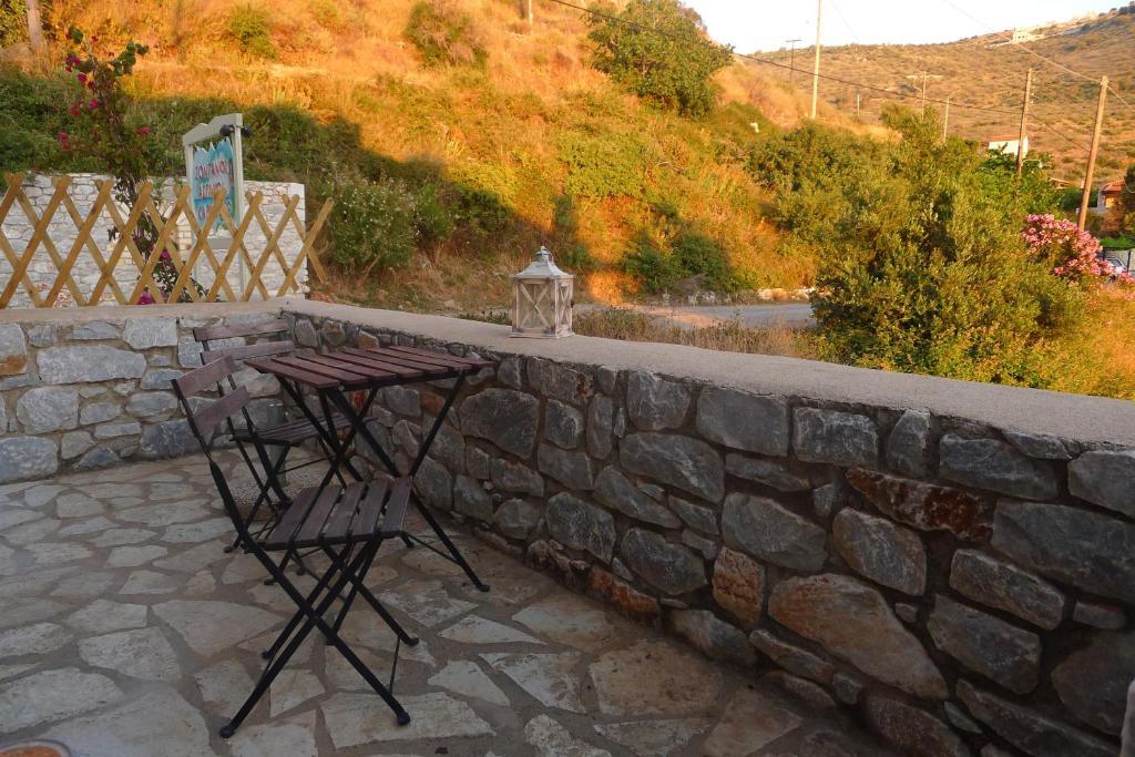Kourmas Suites Liménion الغرفة الصورة